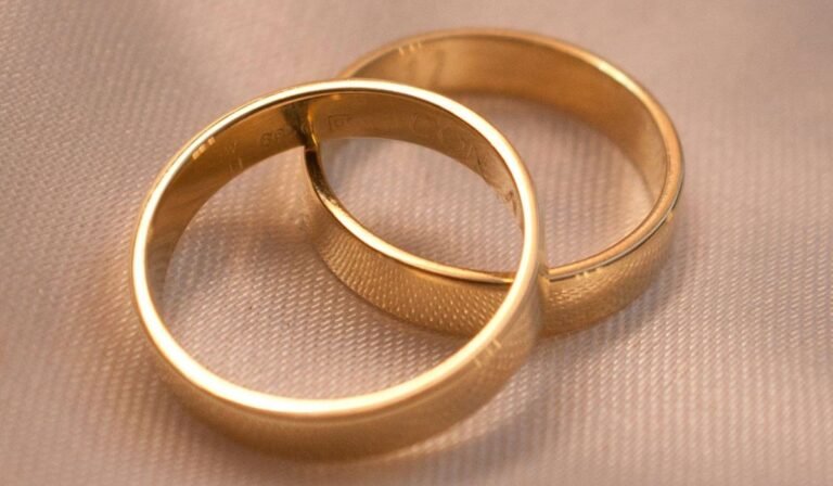 Practical Tips for Wearing Multiple Rings Comfortably