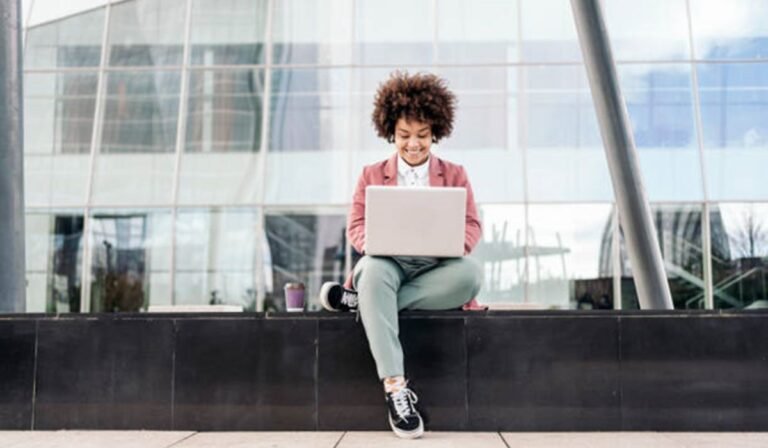 How the Free AI Headshot Generator Lets Anyone Get a Pro Profile Photo