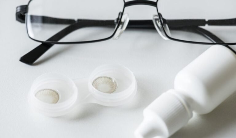 Best Daily Contact Lenses for Dry Eyes: Dailies Total 1 vs Acuvue 1-Day Moist