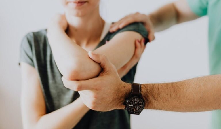 When Should You See a Chiropractor for Chronic Pain? Hidden Causes and What to Expect